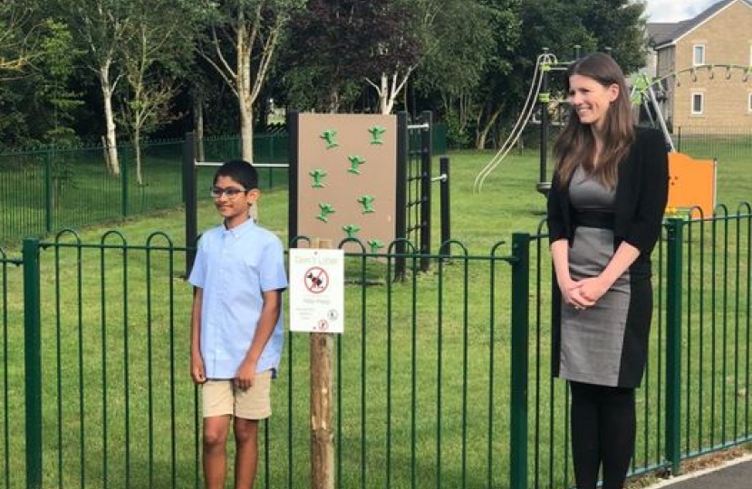 Michelle Donelan MP supporting litter picking 