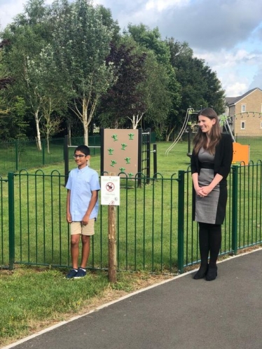 Michelle Donelan MP supporting litter picking 